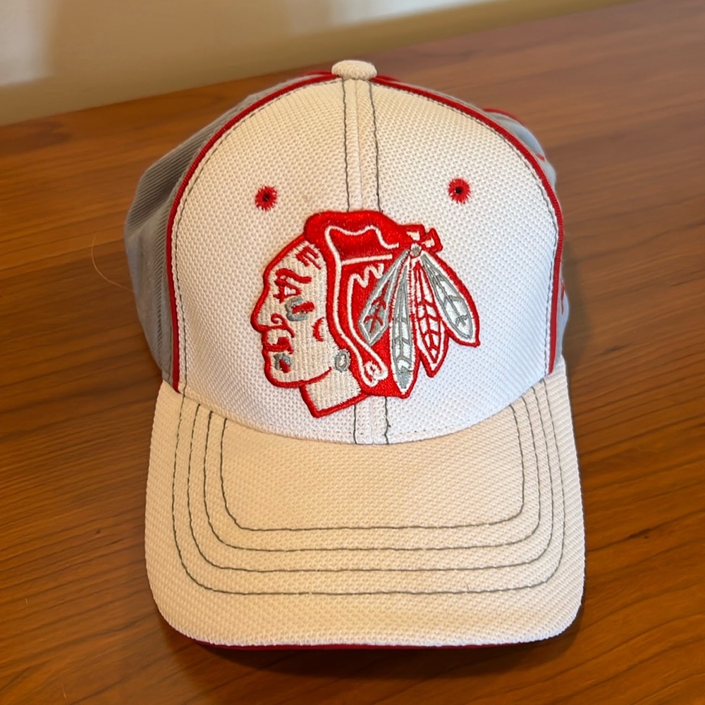 Sz Small white and Grey Blackhawks Baseball Hat